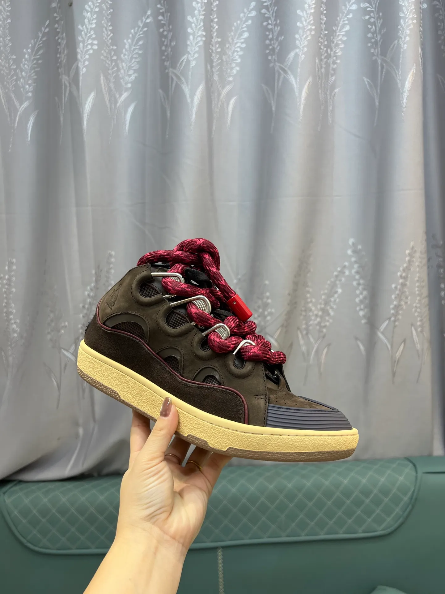 Men's men's shoes💰780 [LANVIN] Latest lace-up fashionable casual sneakers for couples High-quality CLAY couple series‼ ️ The latest trendy products of the season 🌈Many bloggers have planted grass and purchased the original open-mold customization. The upper and outsole are sewn with mark threads without edge sealing. Multiple material splicing combination design. Very versatile for fashionable and casual wear. Comfortable on the feet. Recommended for self-retention (upper cowhide + cow suede + breathable mesh) inner foot pad cowhide exclusive original open-mold clear logo rubber outsole ⚠️36-44 yards (45 custom-made)